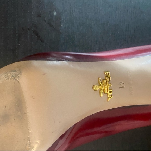 PRADA - Red Rounded High Heels Authentic - Picture 6 of 8